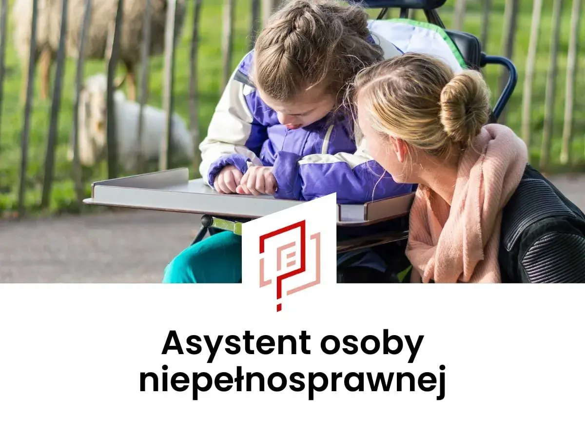 Asystent osoby niepełnosprawnej wspiera dziecko w wózku podczas zajęć.