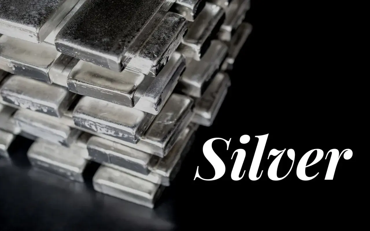 En stapel silverförpackningar, redo att investera i silver på Avanza.
