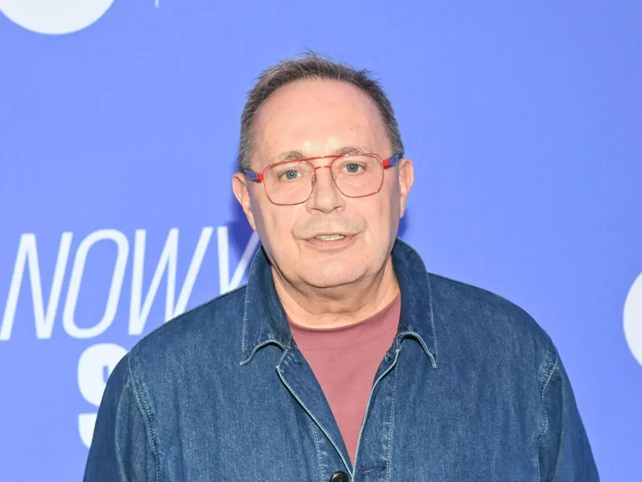 Tomasz Sianecki w okularach, w dżinsowej kurtce. Czy to jego poprzednie nazwisko?