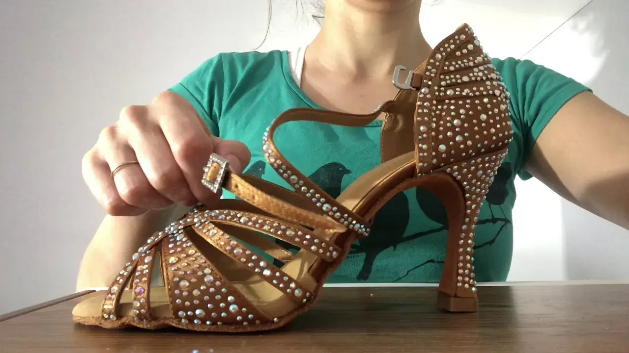 Jak wiazac buty na obcasie, aby uniknąć bólu i zapewnić komfort