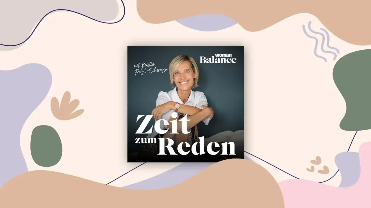 Lächelnde Frau mittleren Alters mit dem Titel "Zeit zum Reden" und dem Logo "Woman Balance".