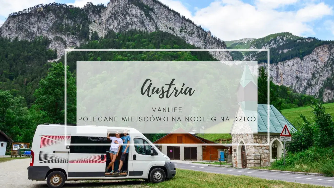 Kamperem przez Austrię, z widokiem na góry i urokliwy kościółek. Vanlife w Alpach to marzenie!