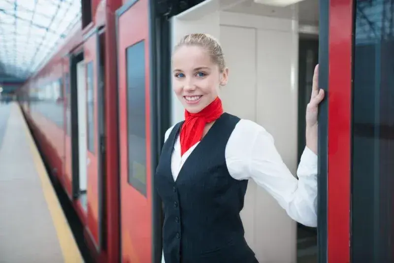 Jak zostać konduktorem w PKP Intercity - poznaj wymagania i kroki