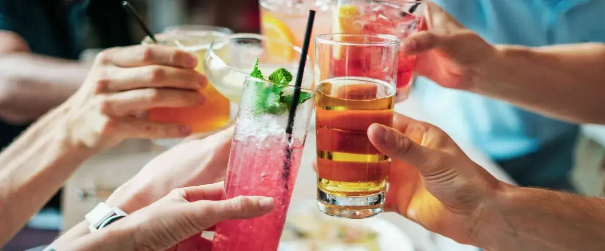 Ile kalorii ma 50 ml wódki? Zaskakujące fakty o alkoholu