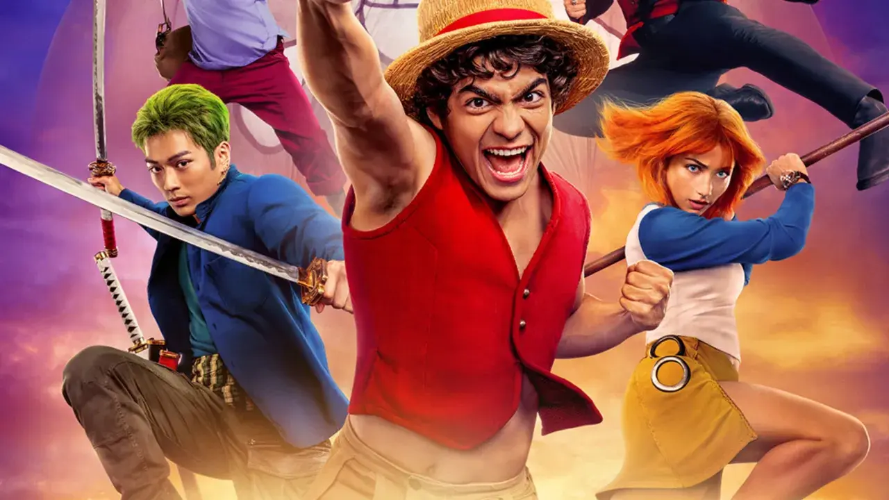 Här är rollistan i One Piece: Luffy med halmhatt, Zoro med grönt hår och svärd, Nami med orange hår och en stav.