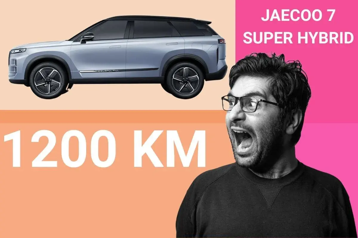 Szary JAECOO 7 SUPER HYBRID z imponującym zasięgiem 1200 km. Mężczyzna z otwartymi ustami wyraża zdumienie.