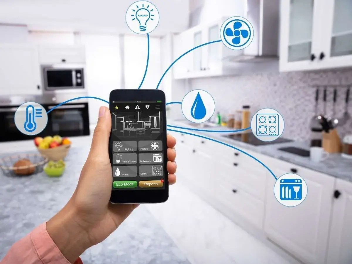 Control de luces, ventilador, temperatura, agua, lavavajillas y más. Así se puede domotizar en una casa moderna.