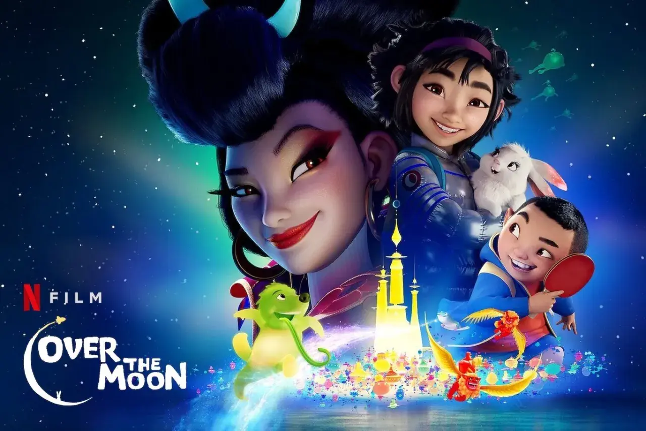 Póster de "Over the Moon", una película de animación con personajes infantiles, un conejo blanco y criaturas fantásticas en un cielo estrellado.