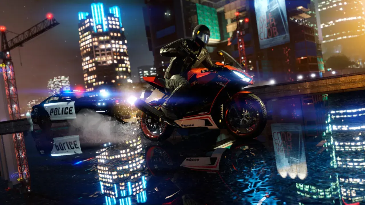 Motocyklista ścigany przez policję w nocnym mieście. Ulepszona grafika GTA V z neonami i odbiciami.