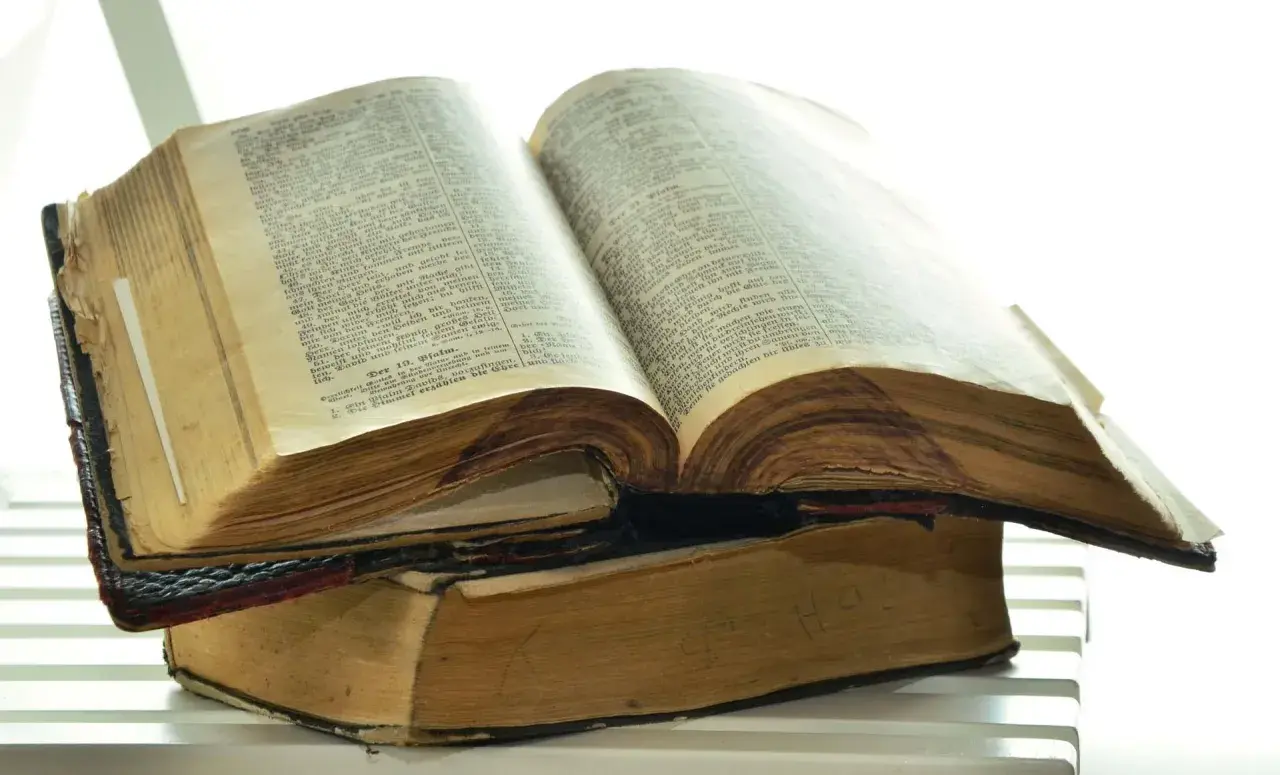 Czy Biblia to literatura? Odkryj jej ukryte wartości artystyczne