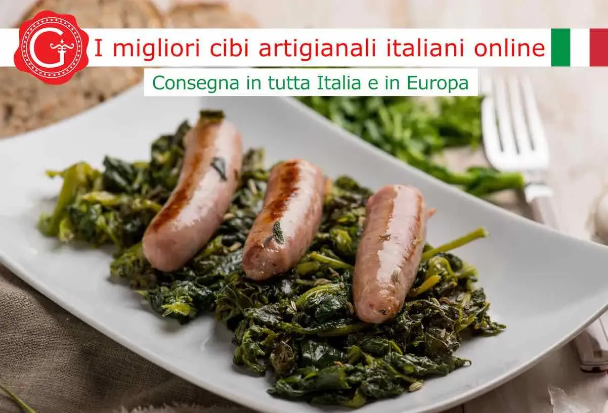 Salsiccia e rape, un piatto tradizionale italiano servito su un piatto bianco.