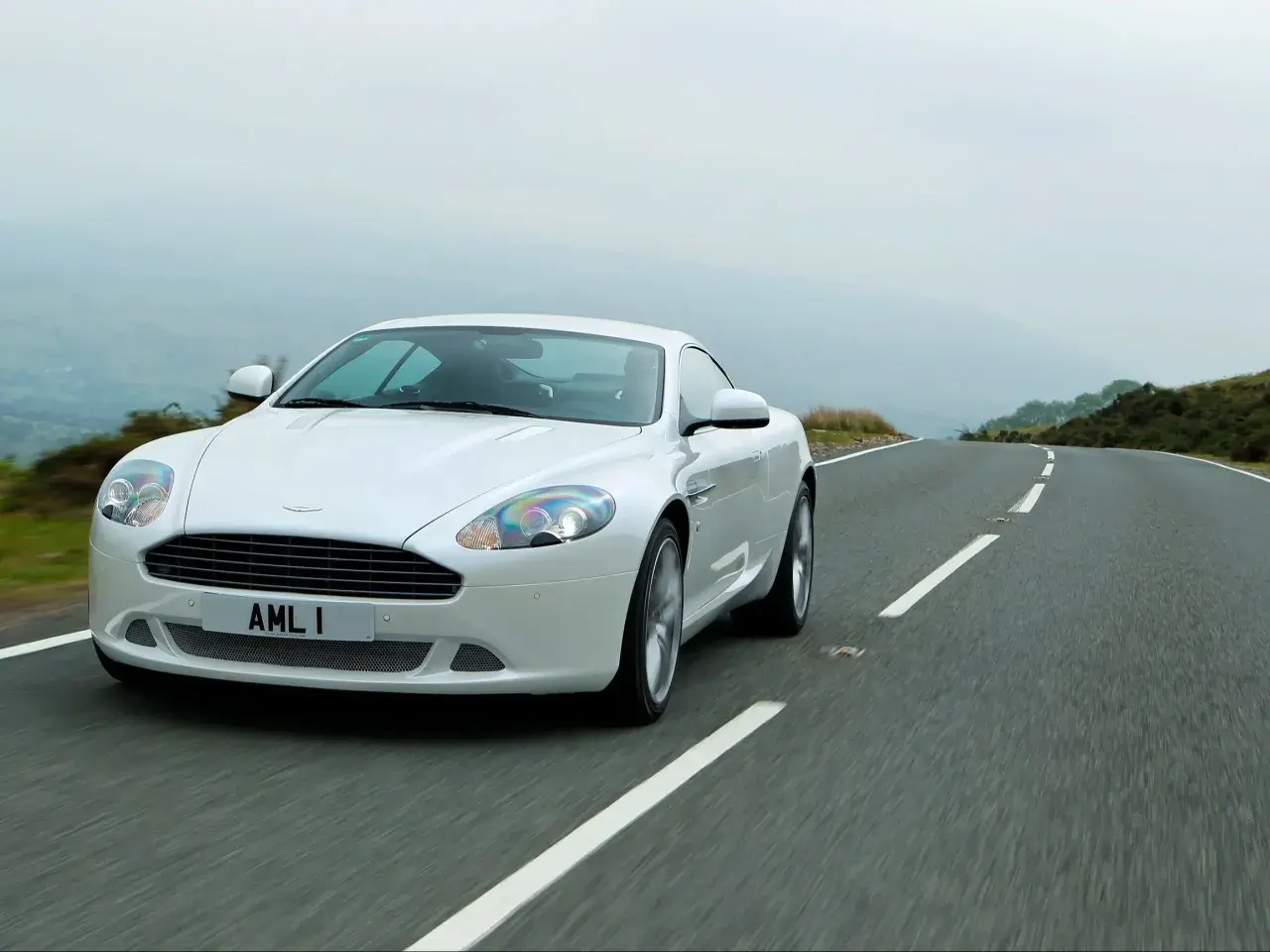Aston Martin: Cena, akcyza, serwis. Czy stać Cię na marzenie?