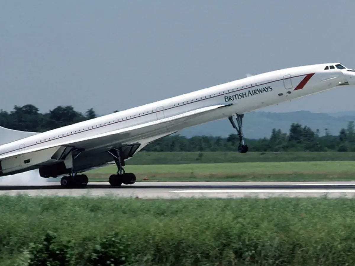 Concorde British Airways startuje, osiągając prędkość dźwięku.