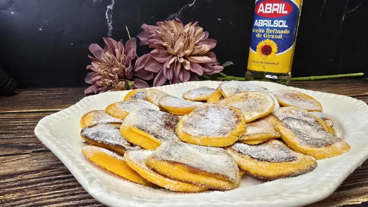 Deliciosas rodajas de calabaza al horno, espolvoreadas con azúcar glas. Un postre casero perfecto.