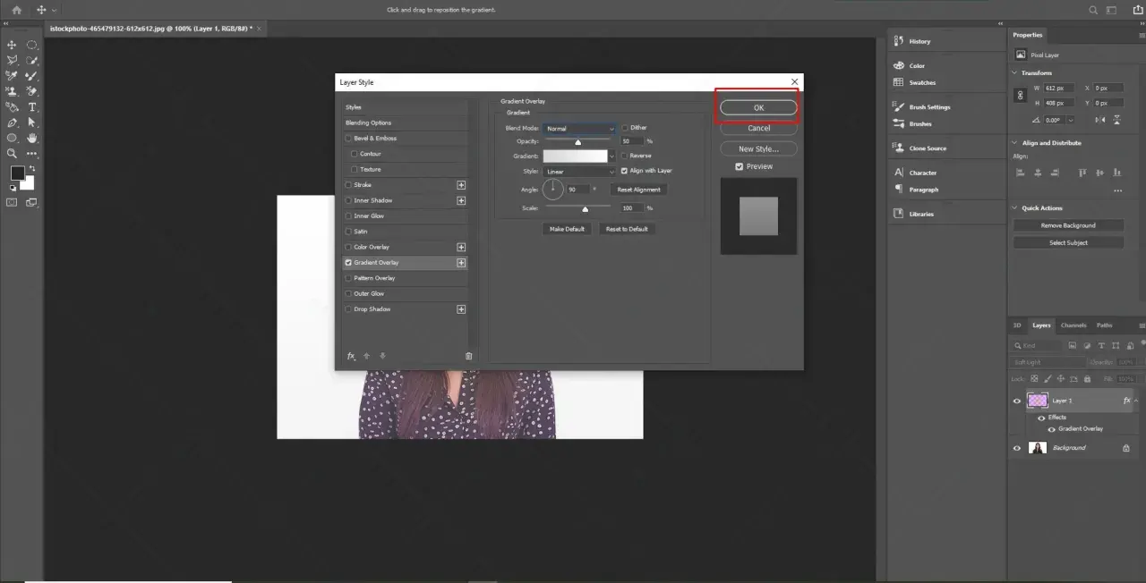 Finestra "Stile livello" con "Sfumatura Photoshop" attiva, impostazioni di sfumatura visibili e pulsante "OK" evidenziato.