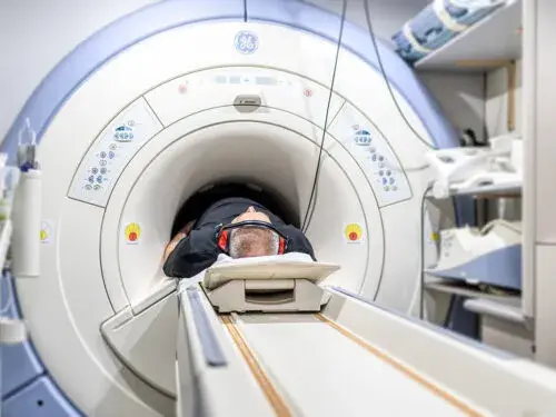 Rezonans: klucz do zrozumienia świata? Od huśtawki po MRI