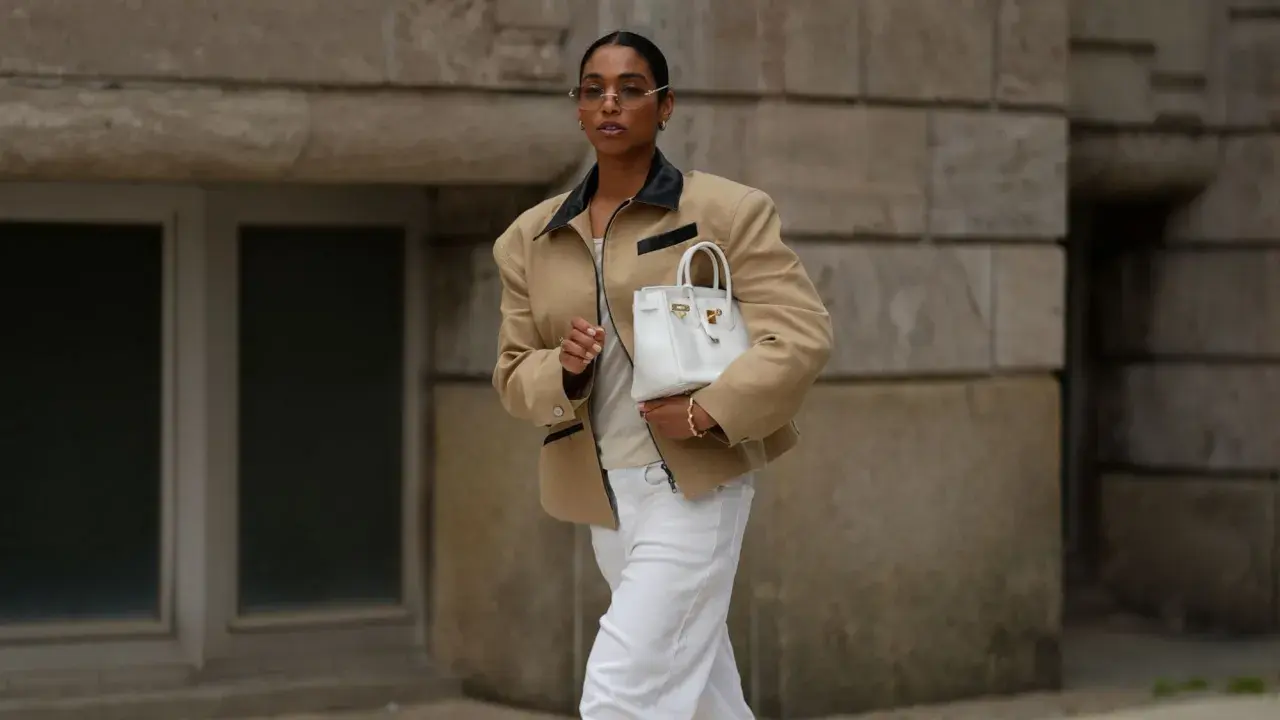 ¿Cómo combinar tu pantalón blanco urbano? Estilo todo el año