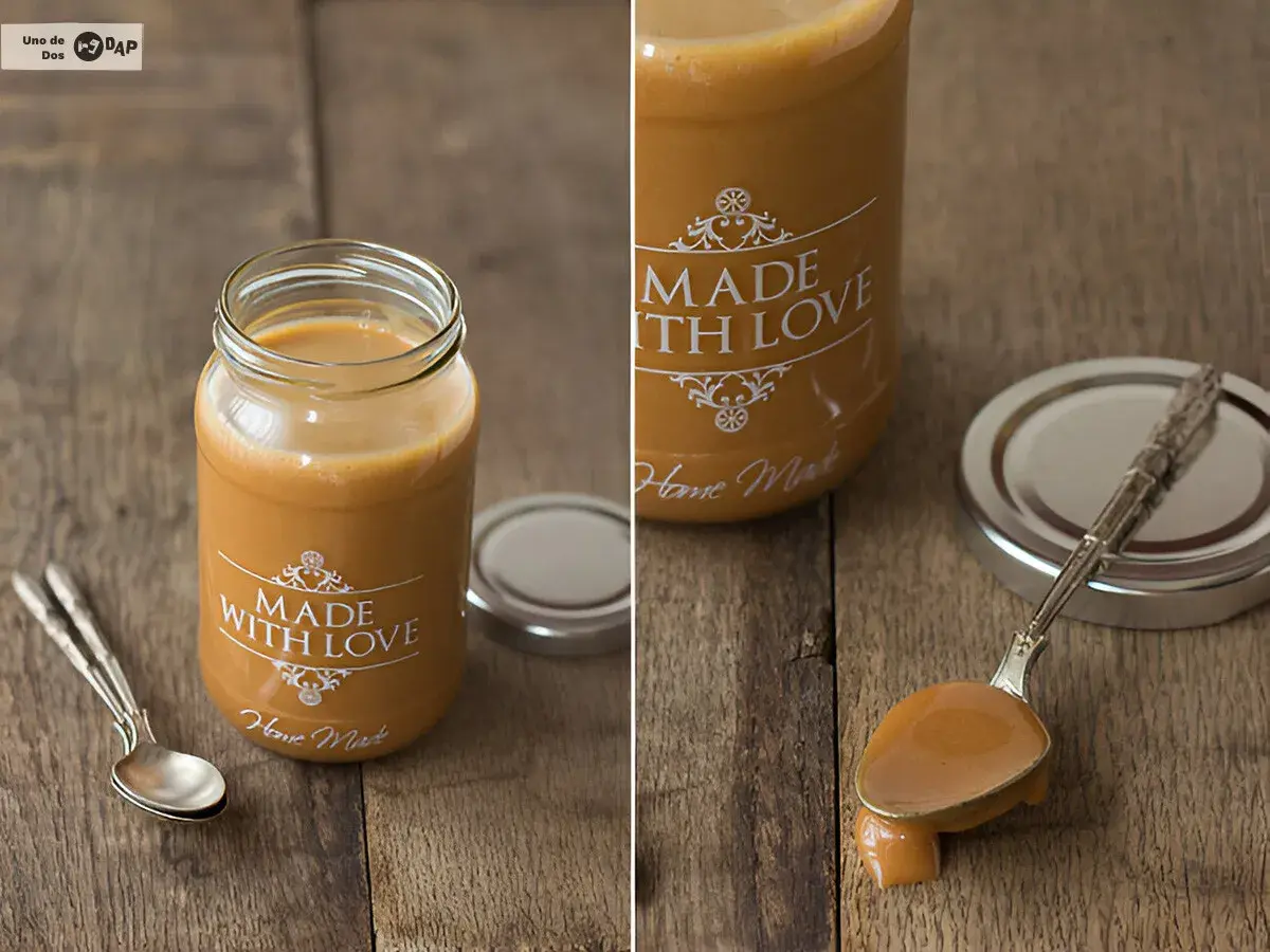 Un frasco de dulce de leche casero, con una cuchara llena de esta delicia dorada.