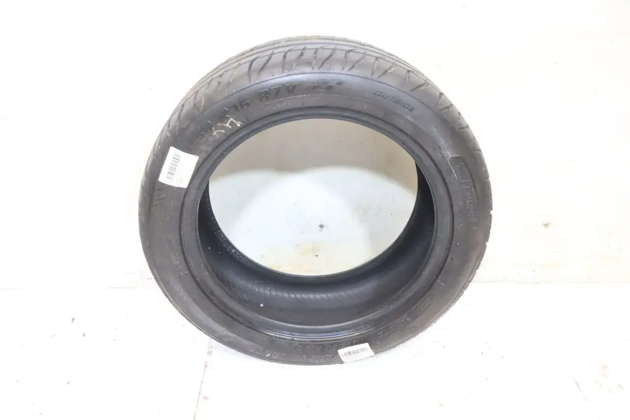 Opona 205/50 R16 87V, idealna do Renault Clio II 1.2, z oznaczeniem "OUTSIDE" i kodem kreskowym.