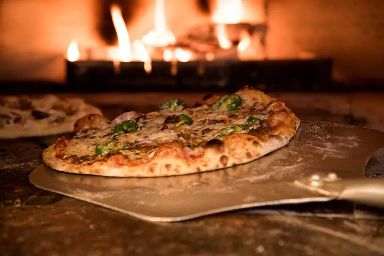 Ile pizz dziennie sprzedaje pizzeria? Poznaj realne zarobki!
