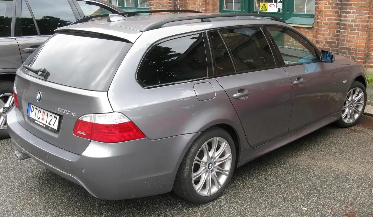 BMW E60 kombi - pełne specyfikacje, porównania i opinie użytkowników