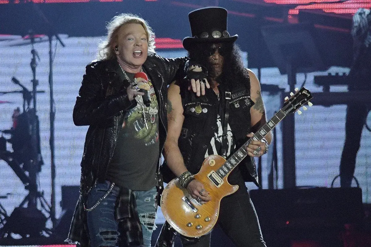 Axl Rose i Slash na koncercie Guns N' Roses w Warszawie. Rockmani w akcji, tłum szaleje!