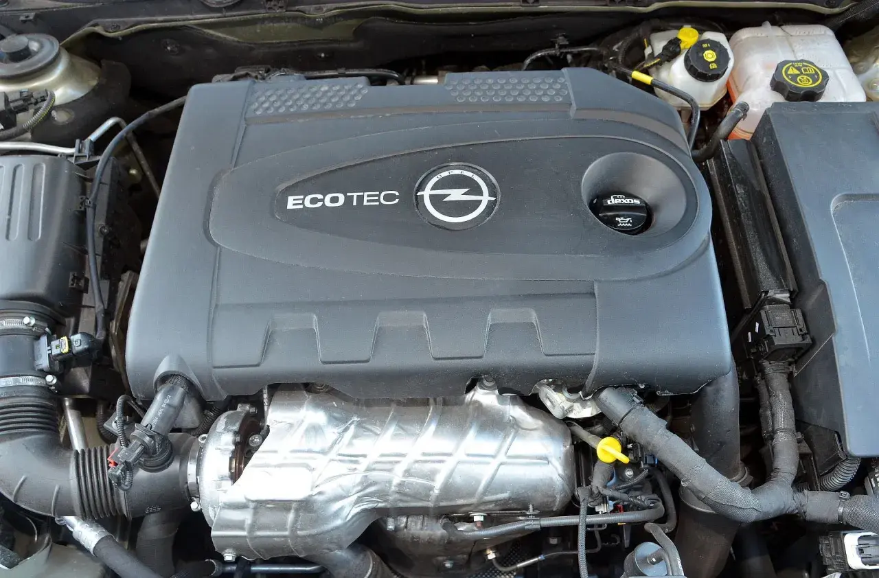 Silnik Ecotec w Oplu Insignia 2.0 CDTI. Wiele osób szuka opinii o tym silniku, a ten obraz pokazuje jego serce.