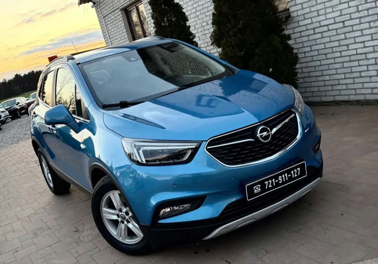 Błękitny Opel Mokka, używane auto w atrakcyjnej cenie. Idealny do miasta i na wycieczki.
