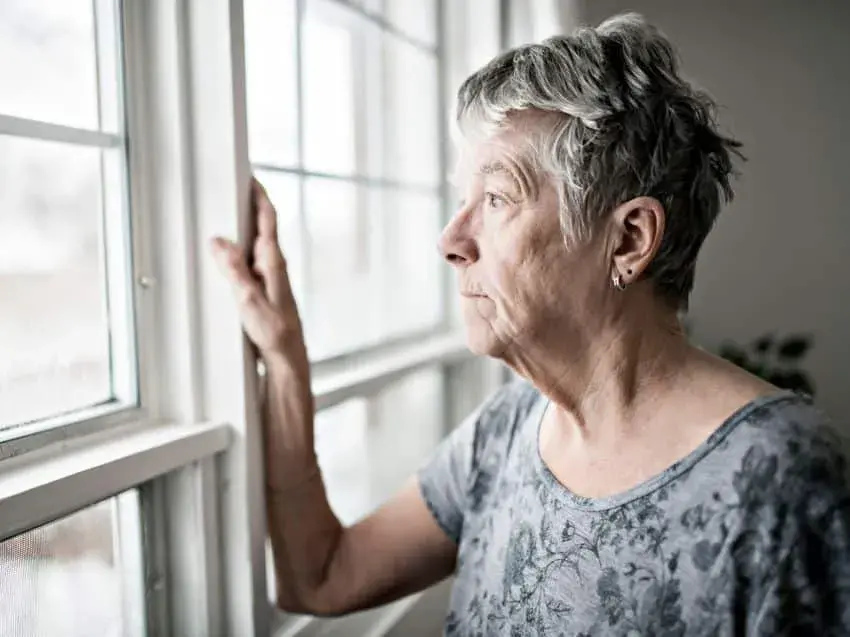 Co to jest senior? Zrozumienie definicji i kontekstu wieku senioralnego