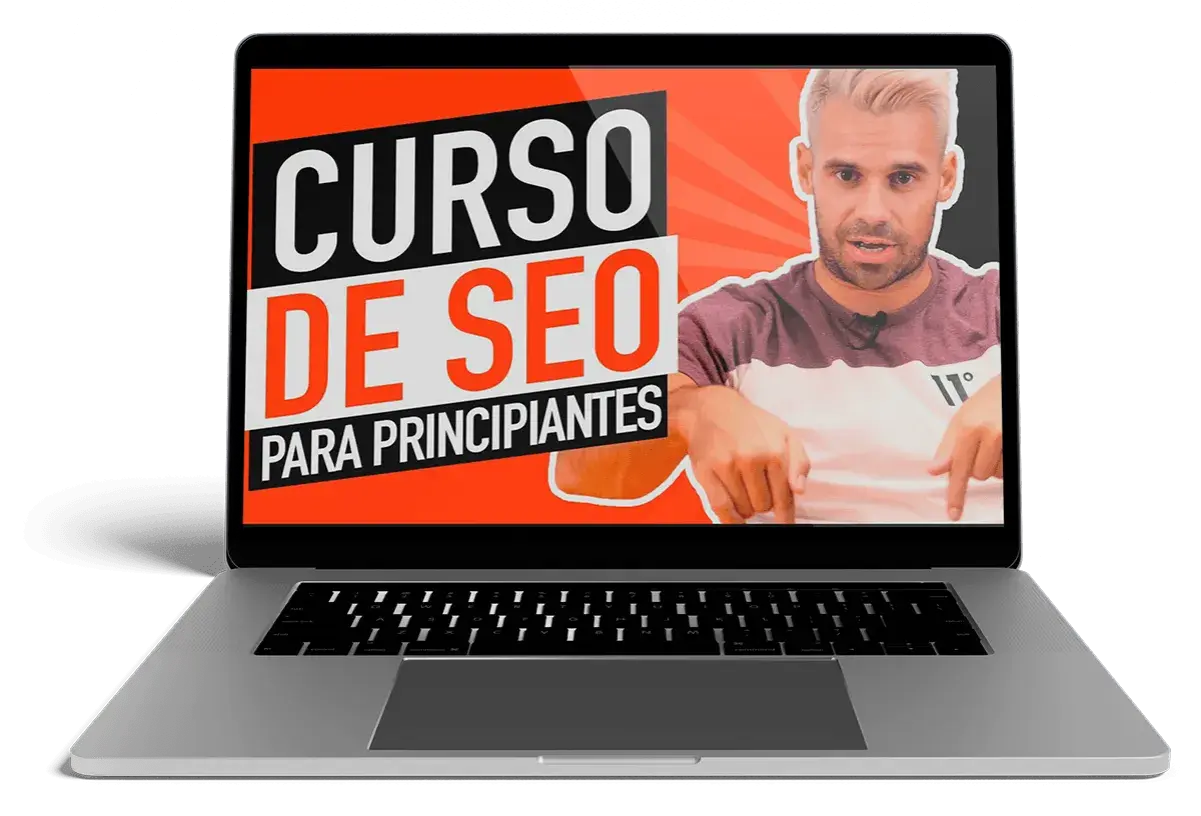 Un hombre rubio explica un curso SEO para principiantes en una laptop. ¡Aprende SEO gratis con Google!