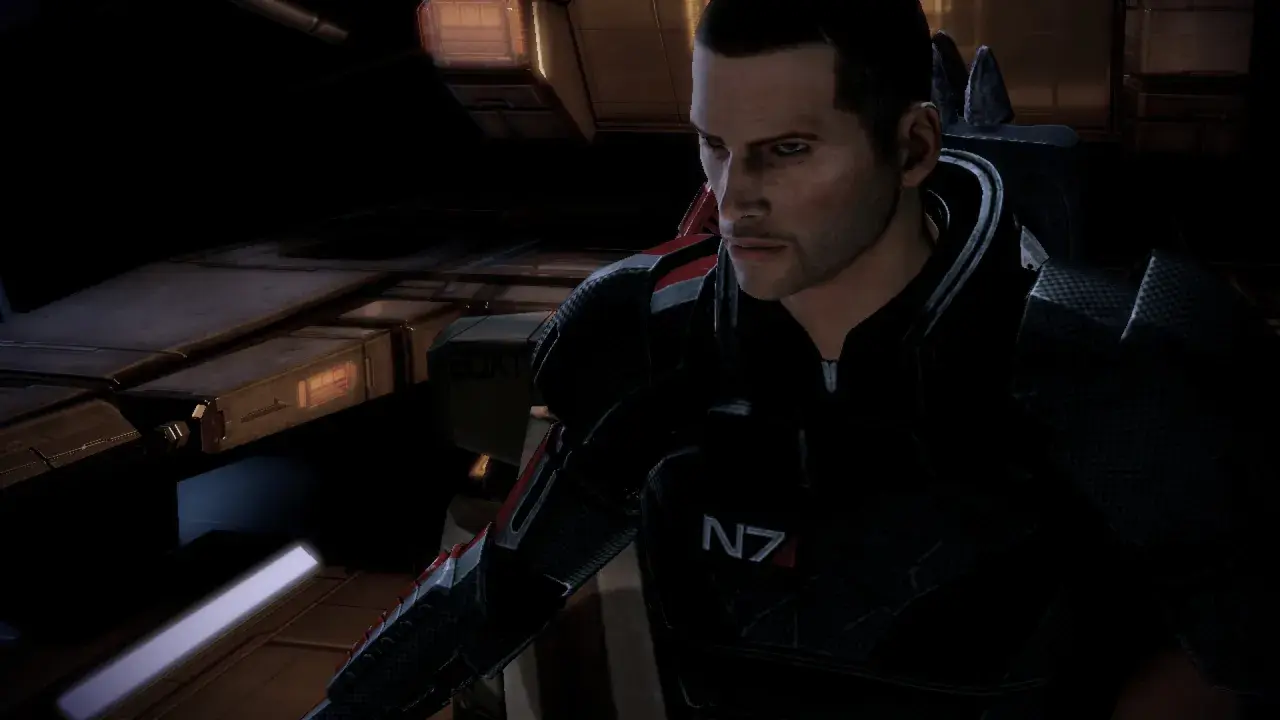 Komandor Shepard w zbroi N7, gotowy do akcji. Ten moment z Mass Effect 2 poradnik pokazuje determinację bohatera.