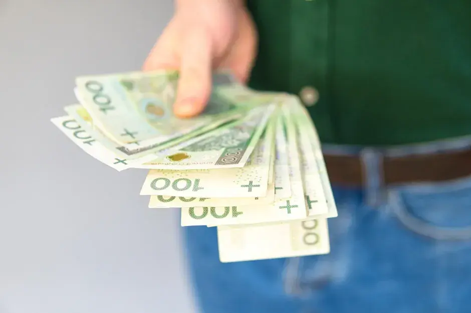 Pożyczka od rodziny: Kiedy PCC 0,5%, a kiedy zwolnienie bez limitu?