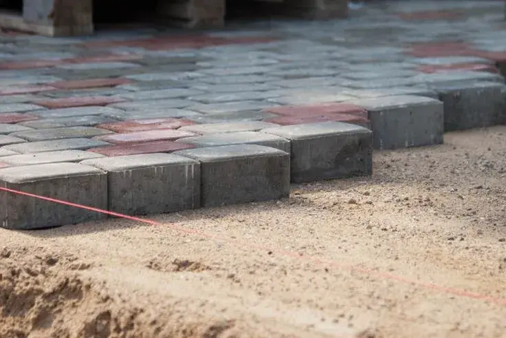 Najtańsze materiały na podjazd – z czego zrobić oszczędny podjazd