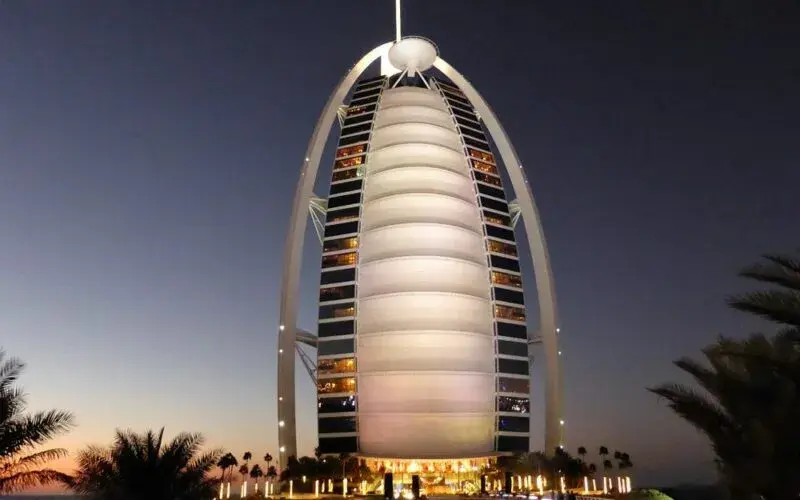 Ile kosztuje hotel w Dubaju? Ceny, które Cię zaskoczą