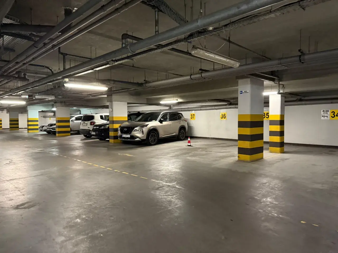 Podziemny parking dworzec PKP Kraków. Sprawdź cennik i znajdź wolne miejsce.