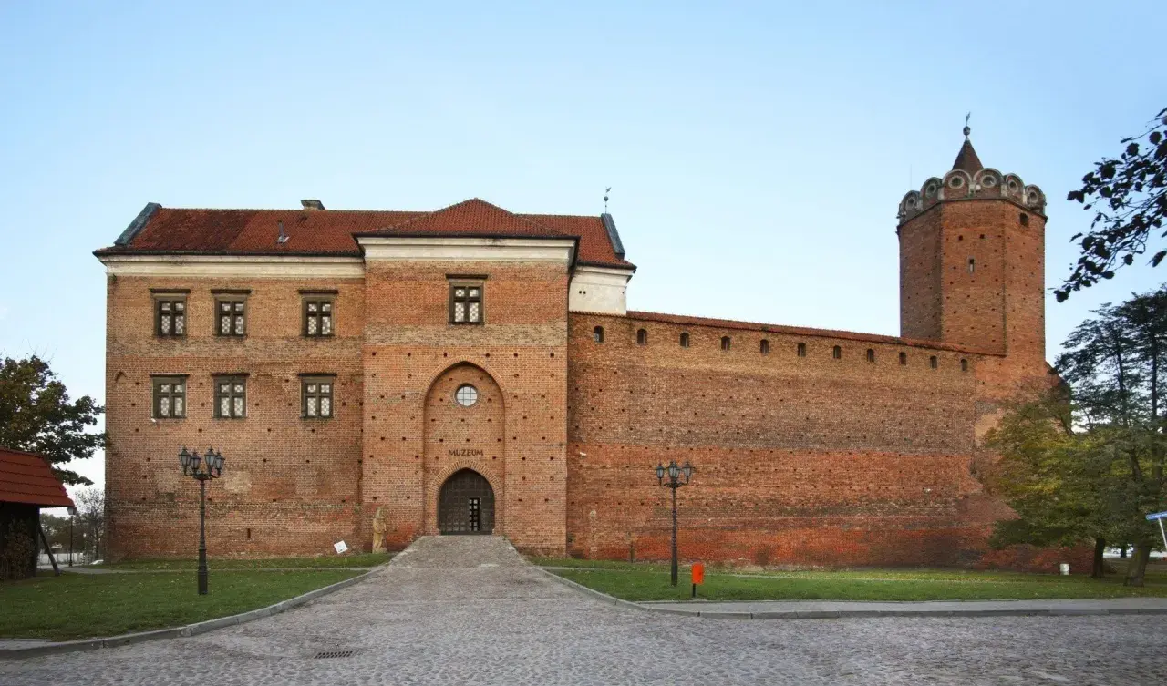 Zamek królewski w Łęczycy: historia, tajemnice i atrakcje turystyczne