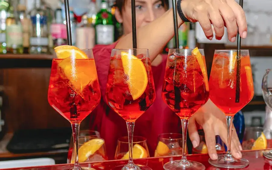 Gdzie na drinka w Rzymie? Odkryj najlepsze bary z klimatem i smakiem