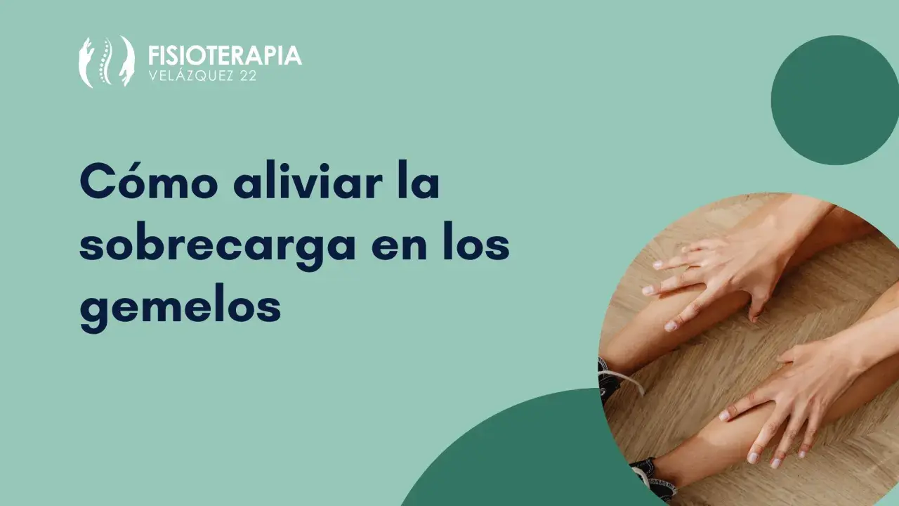 Alivio para el dolor gemelo. Manos masajeando las pantorrillas para aliviar la sobrecarga.