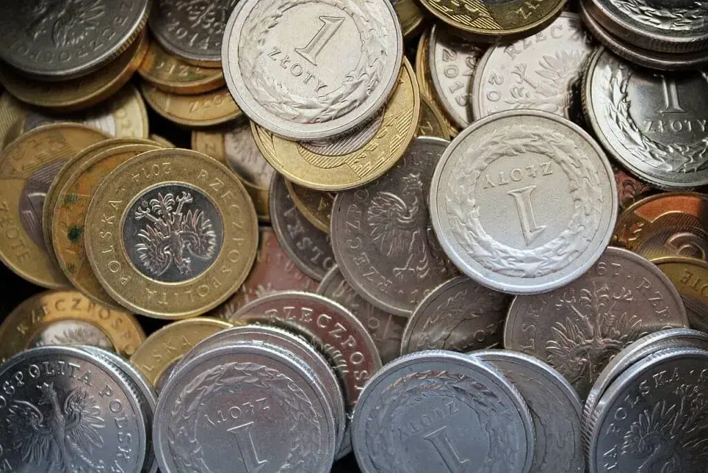 Czym się różni konto oszczędnościowe od lokaty? Kluczowe różnice i porady