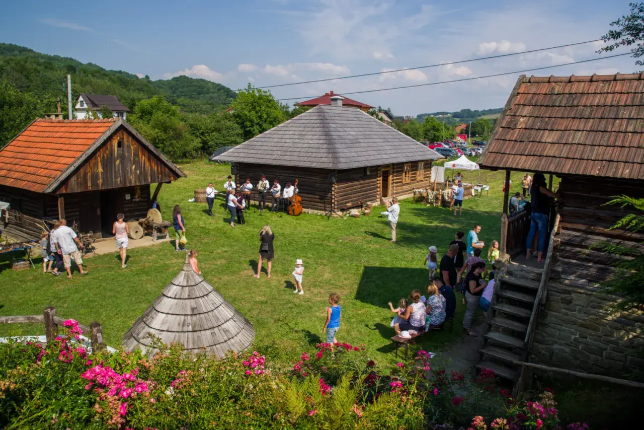 Skansen na Jędrzejkówce: Odkryj fascynującą historię i atrakcje