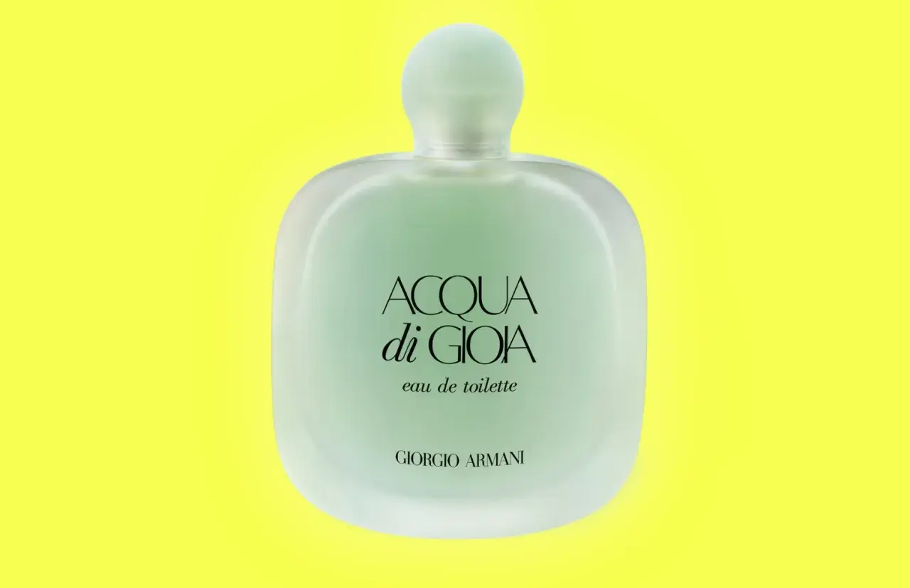 Butelka perfum Acqua di Gioia 100ml Giorgio Armani na jaskrawożółtym tle.