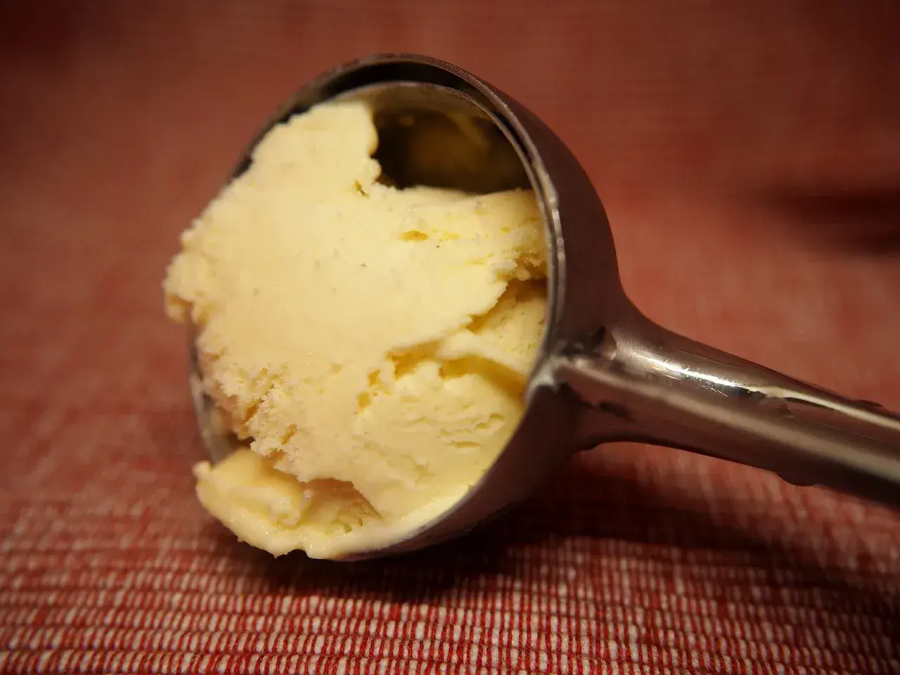 Domowe lody jogurtowe: Kremowe i zdrowe bez maszynki? Przepis!