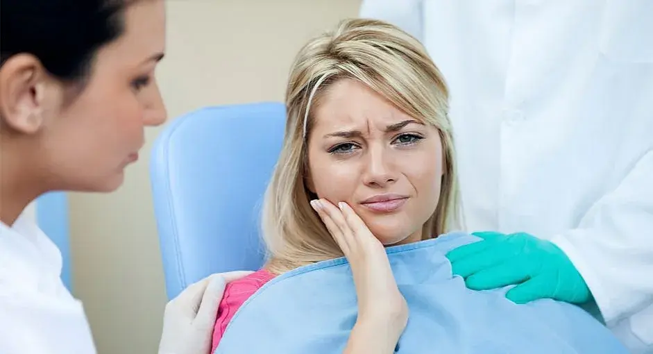 Ból zęba po zatruciu: Jak sobie radzić i kiedy do dentysty?