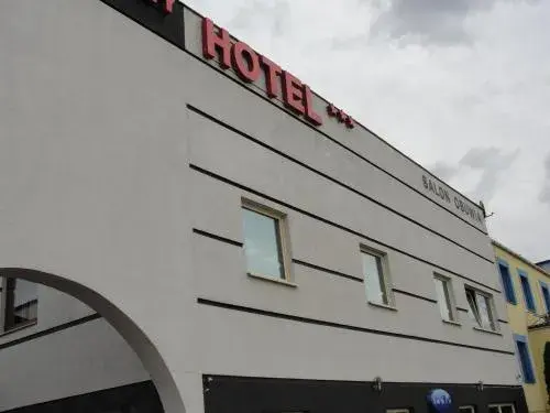 Ile kosztuje nocleg w Warszawie? Poznaj ceny i oszczędzaj na podróży