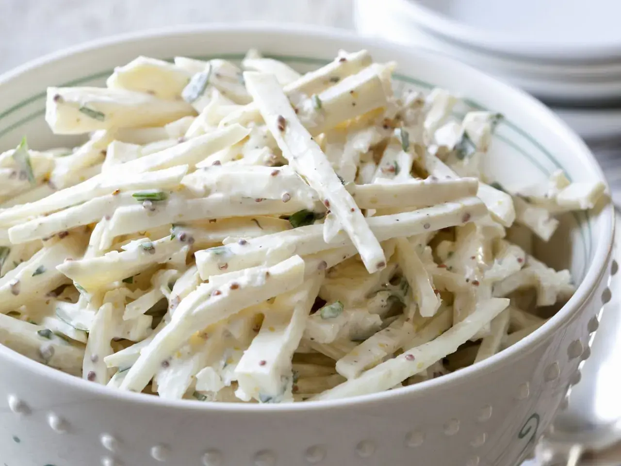 Selleriesalat Rezept: Einfach, klassisch & lecker zubereiten