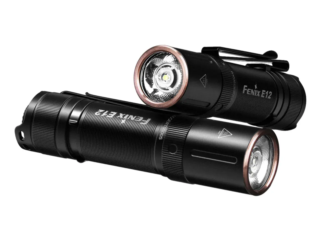 Dwa czarne latarki Fenix E12 V2.0 z miedzianymi akcentami, gotowe do akcji.