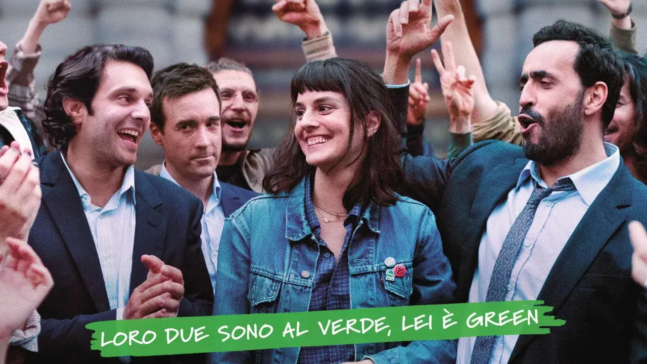 Un gruppo di persone festeggia, con una donna al centro che sorride. Le recensioni per "un anno difficile" potrebbero essere positive, dato l'entusiasmo.