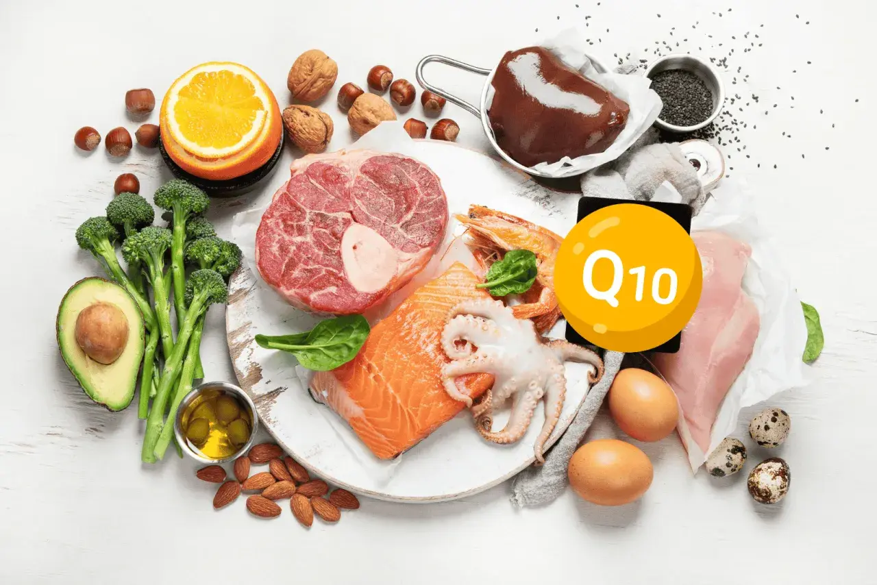 Lebensmittel reich an Q10: Rindfleisch, Lachs, Hühnchen, Garnelen, Tintenfisch, Leber, Eier, Nüsse, Brokkoli, Avocado, Orange, Öl. Q10 ist nicht krebserregend.
