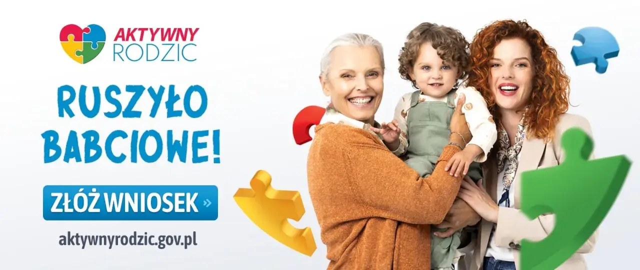 Ruszyło babciowe! Złóż wniosek na aktywyjrodzic.gov.pl. Uśmiechnięta rodzina z dzieckiem i puzzle.