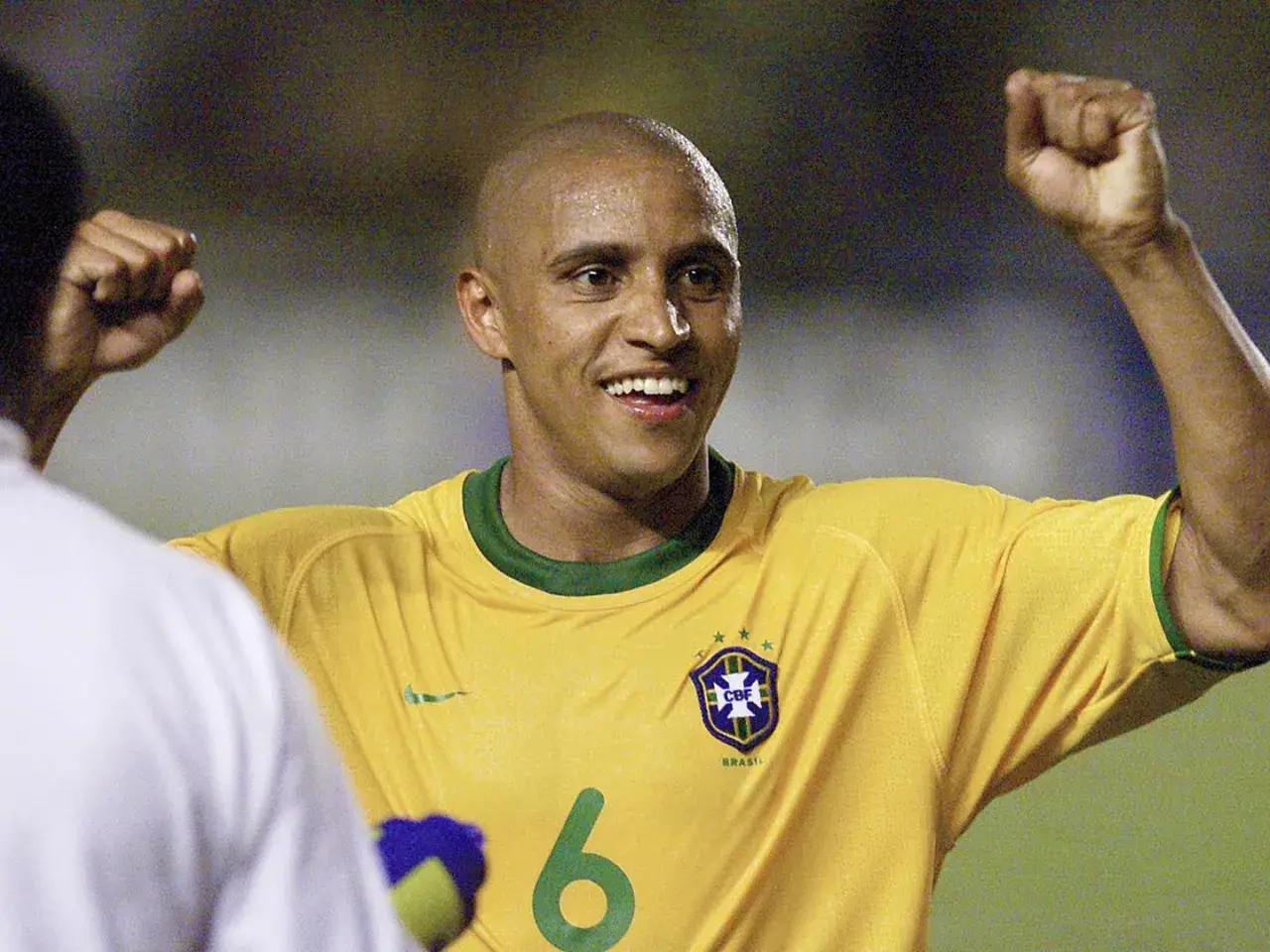 Roberto Carlos feiert einen Sieg. Seine bisherigen Trainerstationen sind legendär.